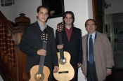 Los guitarristas Andrés Novío, Ezequiel Marín junto al Vicedirector del Conservatorio Superior de Música de la Ciudad de Buenos Aires: Astor Piazzolla, Prof. José María Brusco 