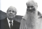 Borges con sacerdote pagano
